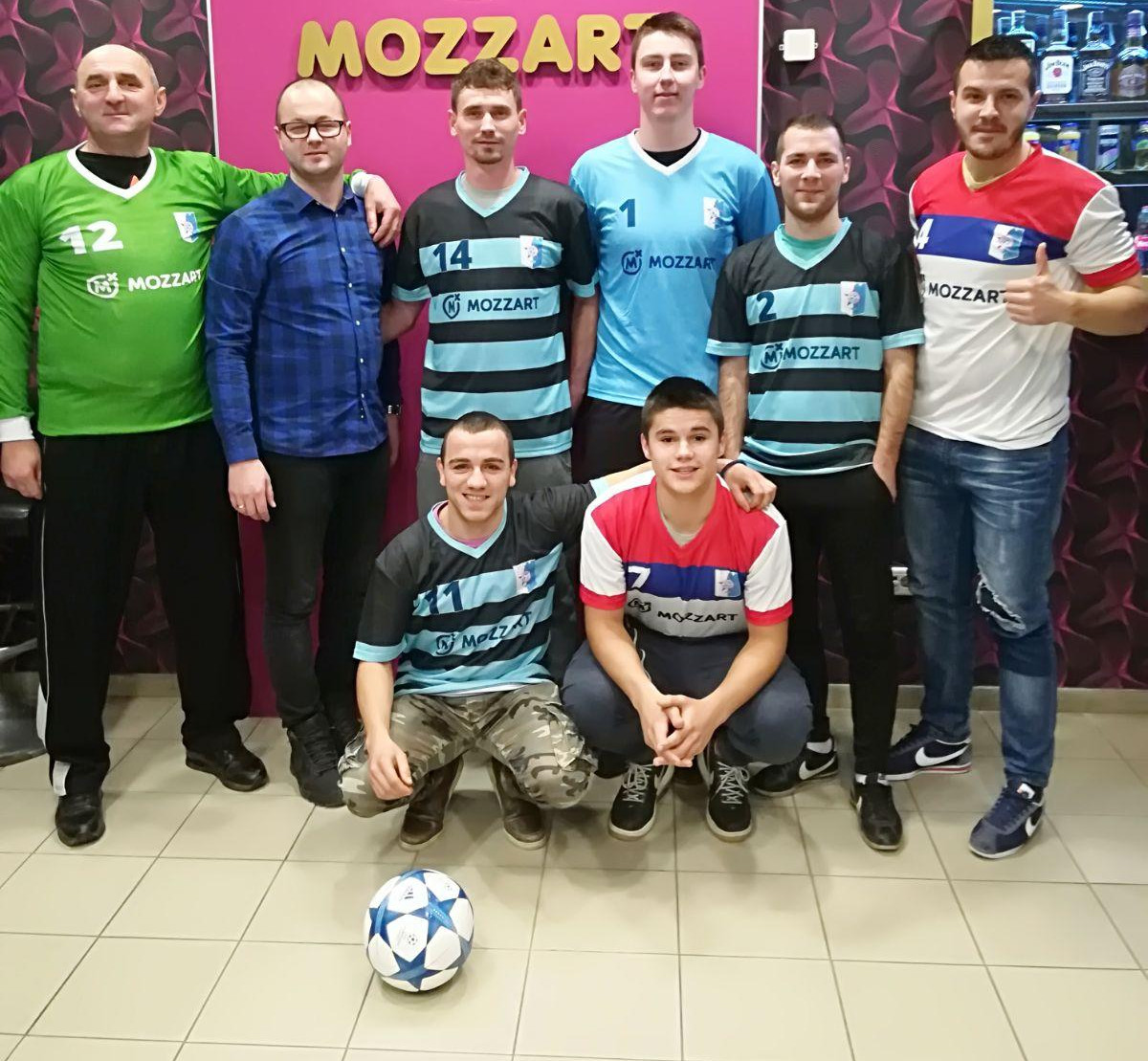 (FOTO) MOZZARTOVA PODRŠKA AMATERSKOM FUDBALU! Hajduk, Banjani i Polet dobili po dva kompleta nove sportske opreme!
